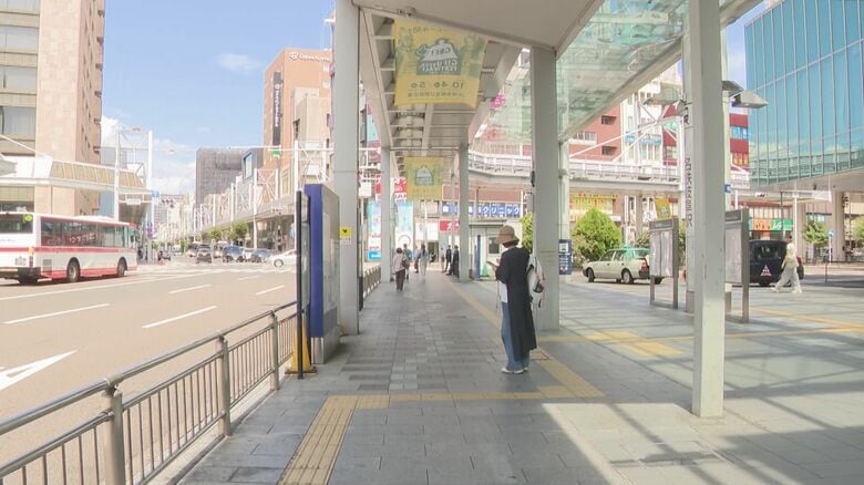 「何でここで演説しているんか」駅前で街頭演説をしていた県議の胸ぐらを掴んだ疑い 79歳男を現行犯逮捕｜FNNプライムオンライン