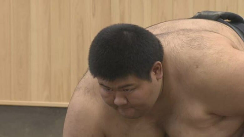 大相撲 富山市出身の浦山が初土俵　幕下最下位格付け出し同士の一番に敗れて初白星とはならず｜FNNプライムオンライン
