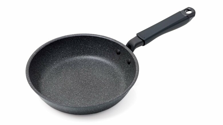 傷んだら復活しない！ふっ素樹脂加工フライパンにまつわる疑問の解消とメーカーが教える「長持ちする使い方」｜FNNプライムオンライン