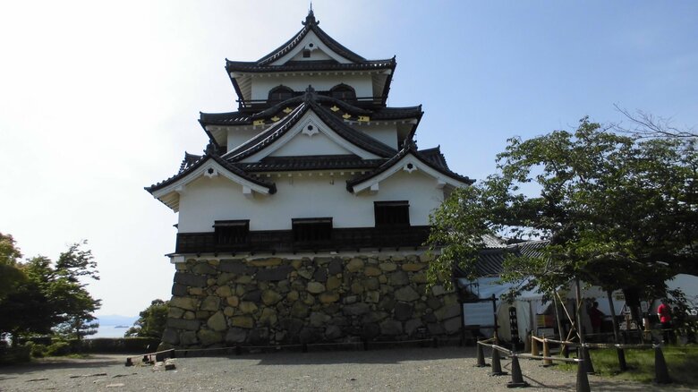 ラジオ体操が行われていた天守前の広場（提供：彦根市）