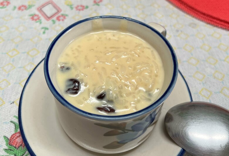 伝統的なお菓子「アロス・コン・レチェ」　 お米を牛乳で甘く煮込んだ料理