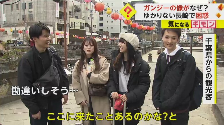 ガンジー像設置についての語る千葉県からの観光客