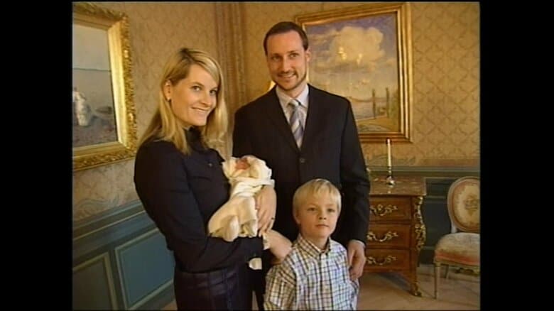 イングリド・アレクサンドラ王女誕生時のマリウス氏（右下 2004年）