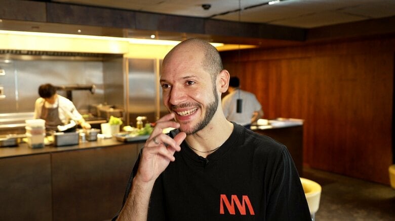スパイスを軸にした創作料理レストラン「Ikoyi」　ヘッドソムリエのフェデリコさん