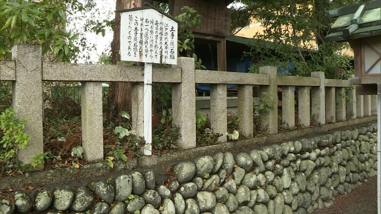 河原の石を運んで築いた石垣