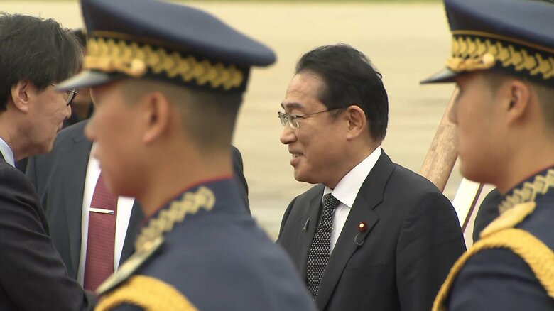 7日午前、ソウル空軍基地に到着した岸田首相