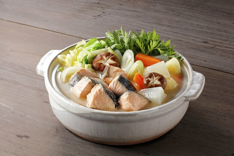体の温まる料理も食べるという。こちらは石狩鍋。（画像提供：北海道漁業協同組合連合会）