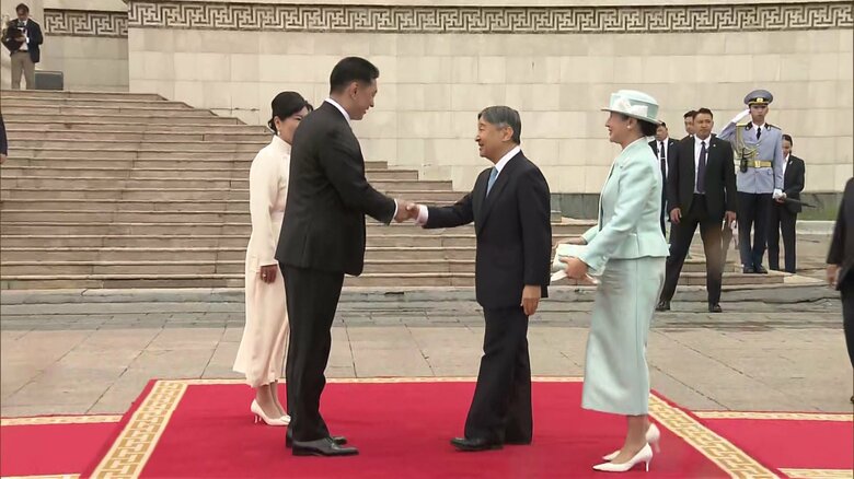 スフバートル広場で行われた歓迎式典