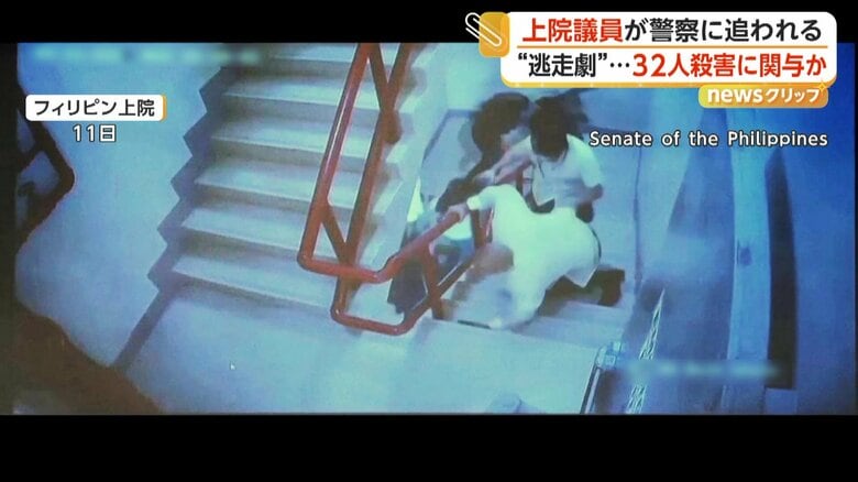 階段で転んでいた人物