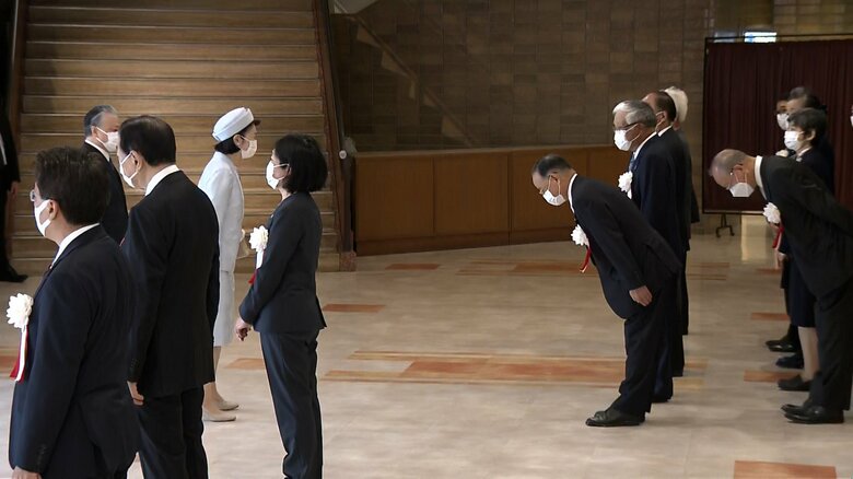 全国赤十字大会の会場に到着された紀子さま　5月15日