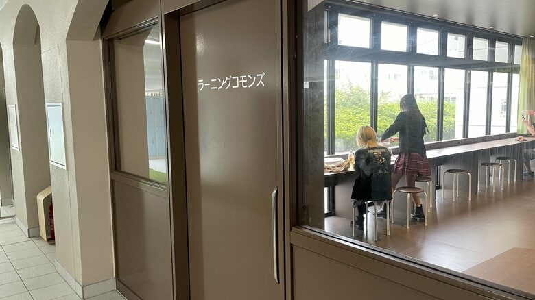 サテライトオフィスのような空間　生徒たちが自由に使える