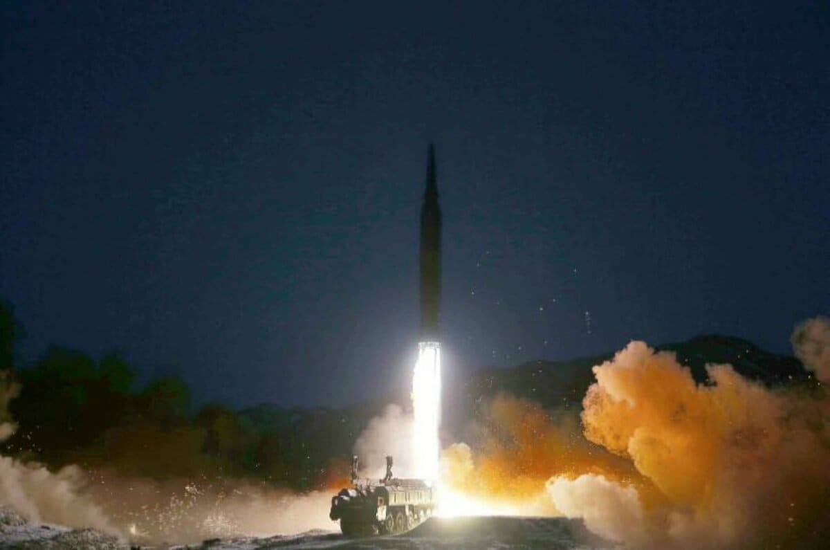 速報 金正恩氏立ち会い 北朝鮮 極超音速ミサイル 写真公開
