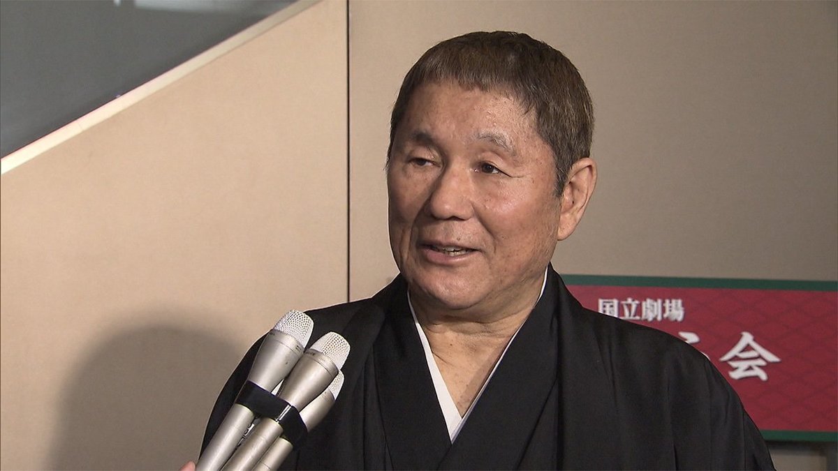 北野 武さん コケようと 叙勲伝達式で
