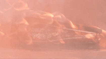 「運転席から光が…」モバイルバッテリーから出火か　車のダッシュボードなど焼く　気温上昇…夏場の車内放置は危険