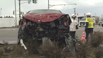 時速140キロ超で信号無視して交差点進入か「他の車を追い抜いてやろうと」 母子死亡の衝突事故で逮捕の男　防犯カメラに猛スピードで走る車