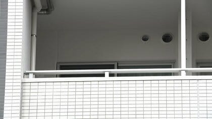 マンションで同居人の男に刺されたか　20代男性重傷　足首に“結束バンド”　台所に血のついた包丁も　男は逃走　東京・豊島区