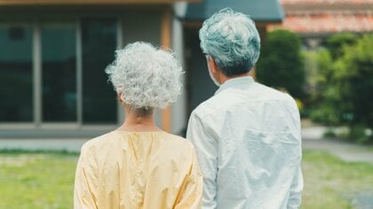 離れて暮らす親の防災意識、どう高める？寝室からはじめる「地震に強い実家」をつくる3ステップ