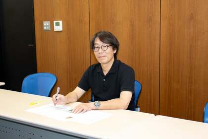 危険な荷下ろし作業時にパレットを安全に移動。現場のお困りごとを解決した「コロ付きパレット引っ張り棒」開発秘話と成功の軌跡