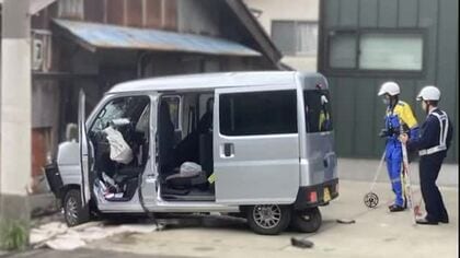 対向車線を越え…軽ワゴンが民家に衝突　運転の78歳男性が死亡　助手席の妻は膝の骨を折る重傷　福井・若狭町