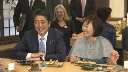 通夜会場に「2人の合唱の声」…喪主務める昭恵夫人 弔問客語る安倍夫妻との秘話 