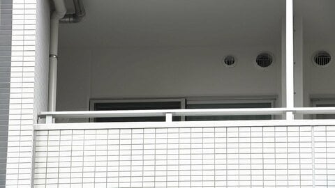 マンションで同居人の男に刺されたか　20代男性重傷　足首に“結束バンド”　台所に血のついた包丁も　男は逃走　東京・豊島区