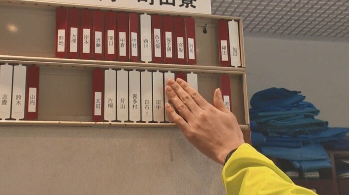 ひっくり返したことをしっかり確認する選手も