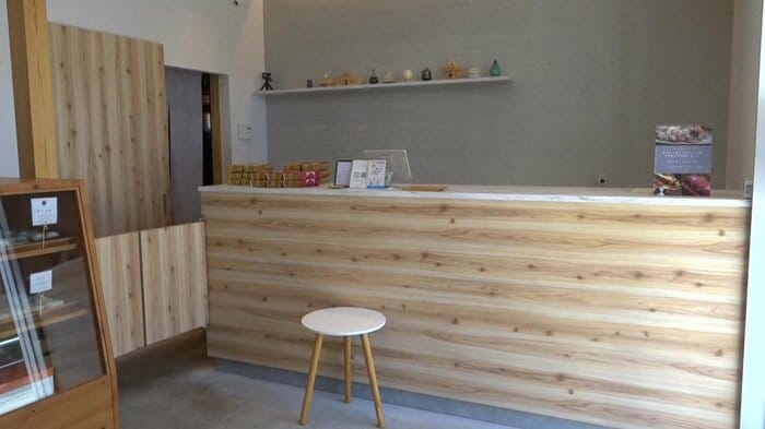 創業240年の餅店「四季の餅あめこ」のモダンな店内