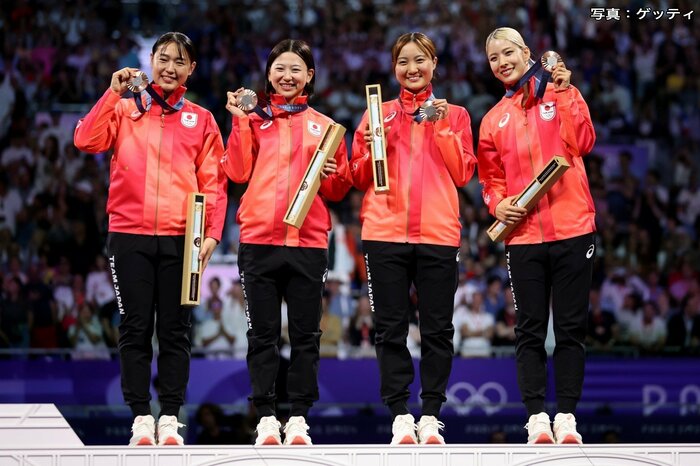 銅メダルを獲得した日本女子サーブル団体