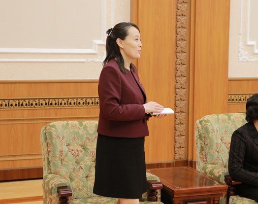 韓国から戻った与正氏、お腹がふっくらしているように見える