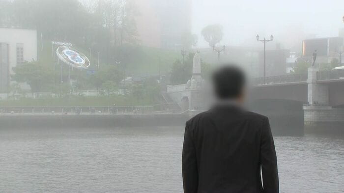 息子の服を身に着けて裁判所に向かった宝大さんの父親