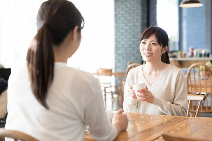 勇気を出して自分の考えを話してみたら変わるかも？（画像：イメージ）