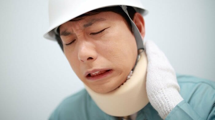 労災は業務に起因するけが・病気が対象(画像はイメージ)