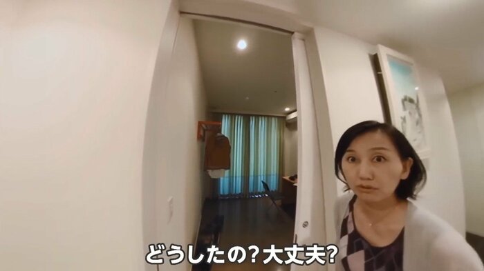 ドアを開けると、男性が突然消える