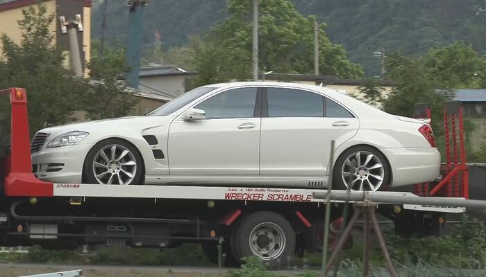 男が乗ってきたとみられる車