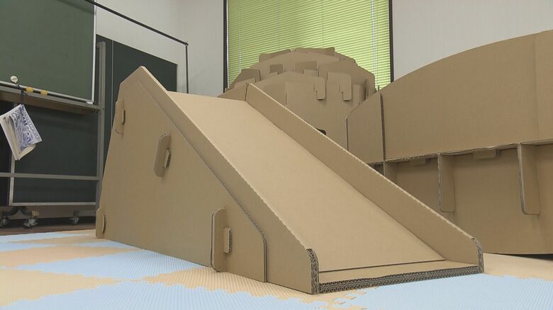 「段ボール製の室内遊具」が人気　大人が乗ってもOKな滑り台も！ 組み立て簡単、不要になったら資源ごみへ｜FNNプライムオンライン