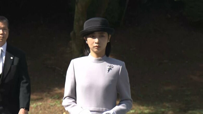 佳子さま武蔵陵墓地へ　淡いグレーの参拝服で拝礼　11月のペルー公式訪問を報告｜FNNプライムオンライン