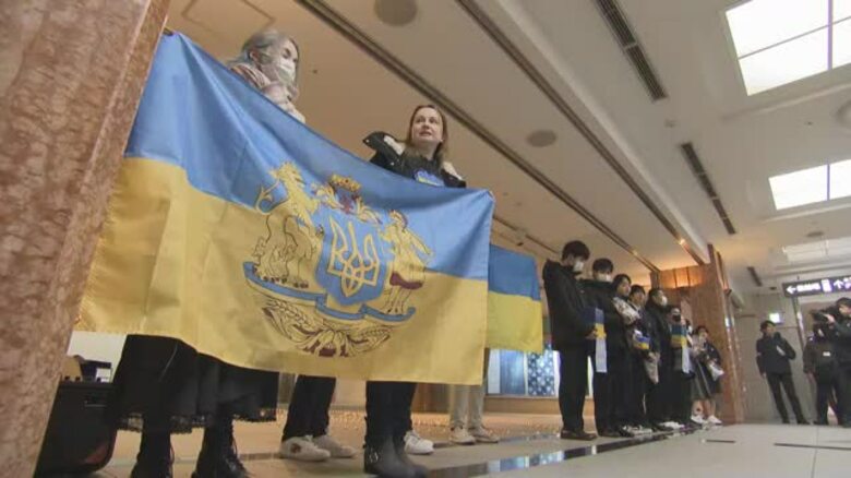 ロシアのウクライナ侵攻から３年…日本に避難のウクライナ人らが岡山駅周辺で支援呼びかけ【岡山】｜FNNプライムオンライン