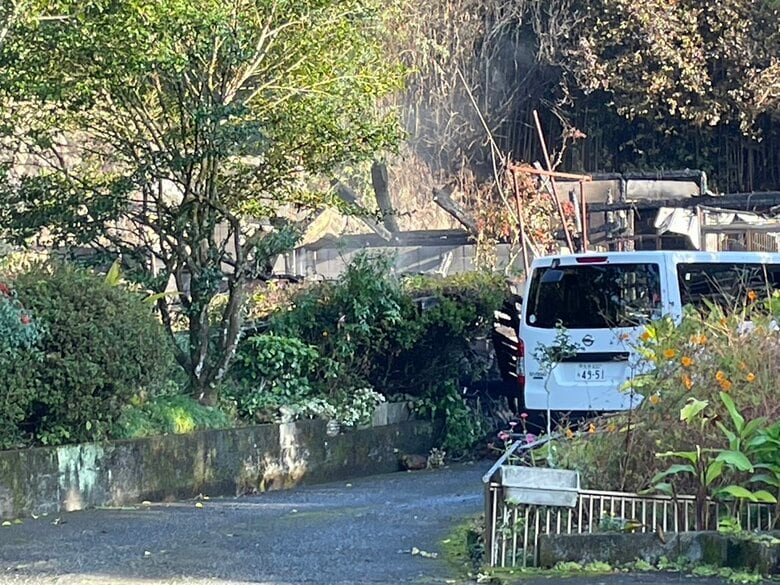 住宅など3棟全焼　1人の遺体が見つかる　2人が住んでいるとみられるものの連絡取れず　大分県豊後大野市｜FNNプライムオンライン
