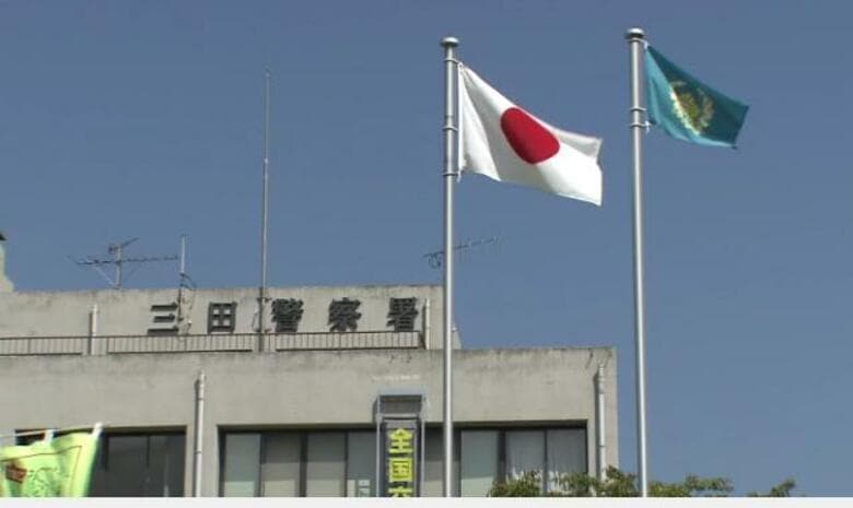 障害者施設で入所者に膝蹴りし失明させたか　22歳の職員の男逮捕　「被害者の日頃の行動に腹が立って膝蹴りした」容疑認める　　兵庫・三田市　　　｜FNNプライムオンライン