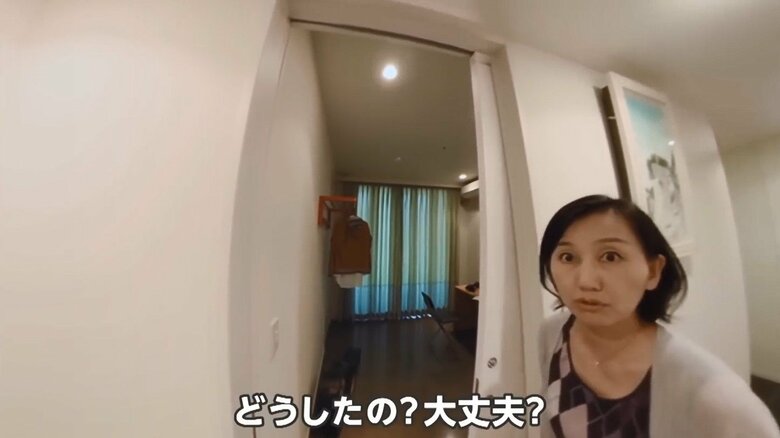 ドアを開けると、男性が突然消える