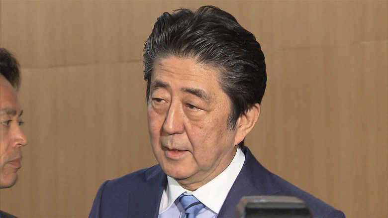 (1度目の声かけで急に歩みを変える安倍首相 @首相官邸 2019年11月13日)