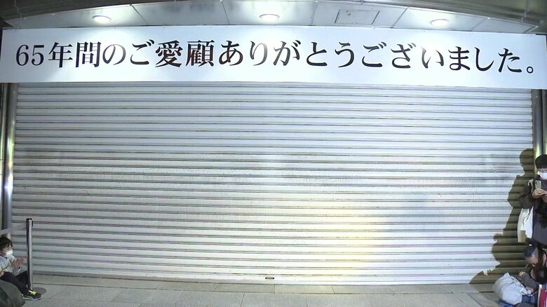 シャッターが閉じられた「一畑百貨店」