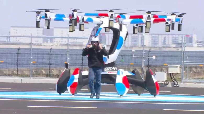 14日のデモフライトを終えた「空飛ぶクルマ」