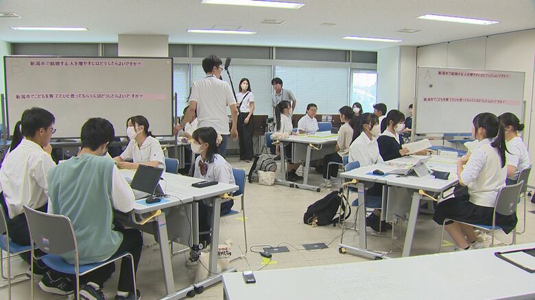 少子化対策について考える高校生