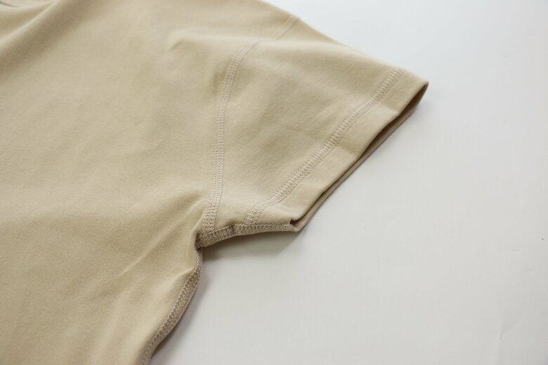 こだわりの縫い目は裏返したときのフラットさを重視