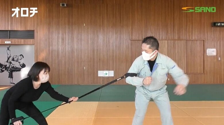 「オロチ」を使って、社長の右腕を拘束