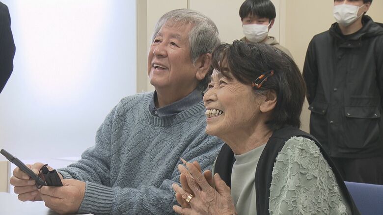 「勇気がわいてきた」と話す竹本さん夫婦