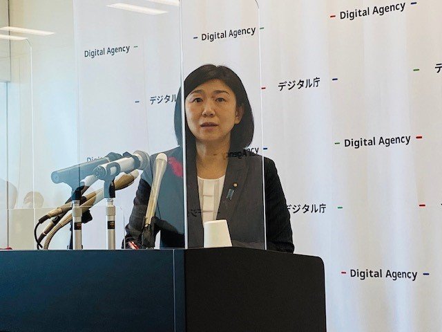 牧島かれんデジタル担当相は初の記者会見に臨んだ