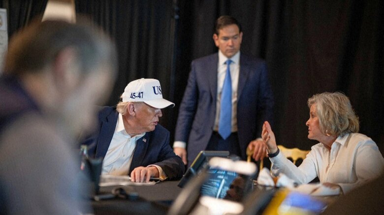 イランへの軍事作戦を指揮するトランプ大統領（フロリダ州パームビーチ・2月28日）