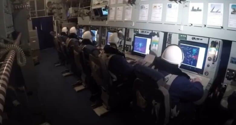 ロシア航空宇宙軍A-50U空中早期警戒（管制）機のコンソールが並ぶ(ロシア国防省公式映像)
